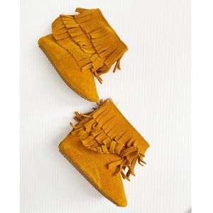 Bailey’s Blossoms | Baby Suede Fringe Moccasins NWOT